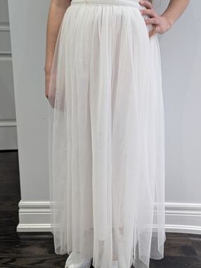 2/$35 Dreamy White Tulle Maxi Skirt – Size S 🤍